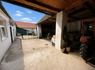 Sanierungsbedürftiges Bauernhaus, mit alten Stallungen und einem offenen Stadl, am Dorfplatz!, 59999 €, Immobilien-Häuser in 2070 Mitterretzbach