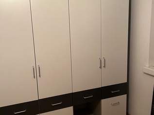 Moderner Kleiderschrank von Möbelix Aalen - fast neu! Moderner Kleiderschrank von Möbelix Aalen - fast neu!