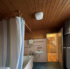 Rückzugsort mit Potenzial – Renovierungsbedürftiges Haus in ruhiger Alleinlage auf 855 m² Grundstück! Rückzugsort mit Potenzial – Renovierungsbedürftiges Haus in ruhiger Alleinlage auf 855 m² Grundstück!