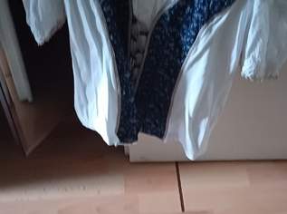 Trachtenlederhose mit Oberteil Trachtenlederhose mit Oberteil