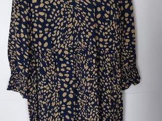 Kleid mit Schal, 15 €, Kleidung & Schmuck-Damenkleidung in 4050 Traun