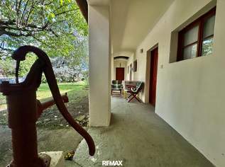 Ein Juwel im Weinviertel – ruhiges, charmantes Landhaus mit Garten, eigenem Ferienappartement/Atelier und kleinem, eigenen Weinkeller!, 298000 €, Immobilien-Häuser in 2143 Großkrut