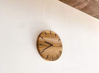Wanduhr aus massivem Walnussholz, 100 €, Haus, Bau, Garten-Möbel & Sanitär in 1050 Margareten