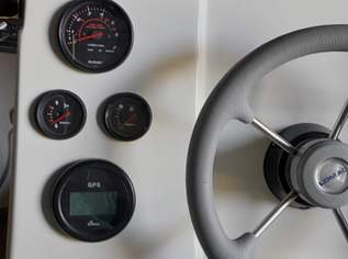 Schlauchboot mit Motor und Trailer Schlauchboot mit Motor und Trailer