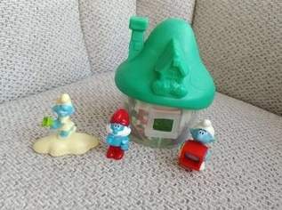 Schlumpf Set mit Pilz Haus ca 10cm hoch, ca 8cm Durchmesser, alles ZUSAMMEN FIXPREIS 10€ / NUR SELBSTABHOLUNG,23 Bez. KEIN Versand ! ! ! ! !, 10 €, Kindersachen-Spielzeug in 1230 Liesing