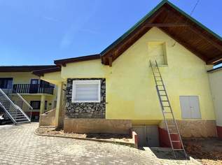 2 Wohneinheiten, großzügige Nutzfläche & Innenhof - vielseitiges Wohnhaus nahe dem Neusiedler See, 245000 €, Immobilien-Häuser in 7064 Oslip 2 Wohneinheiten, großzügige Nutzfläche & Innenhof - vielseitiges Wohnhaus nahe dem Neusiedler See, 245000 €, Immobilien-Häuser in 7064 Oslip