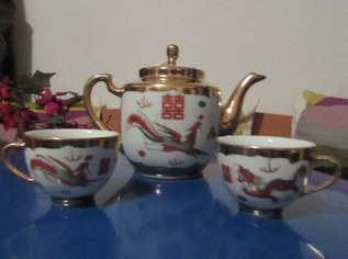 Teekanne und zwei Tassen Drachen Golddekor, 15 €, Haus, Bau, Garten-Geschirr & Deko in 4090 Engelhartszell an der Donau
